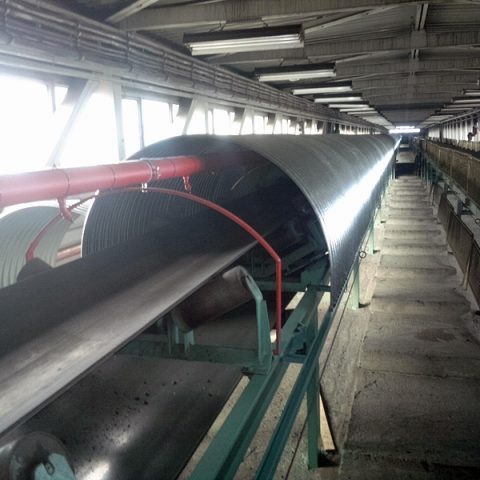 Pokrywy osłaniające taśmę